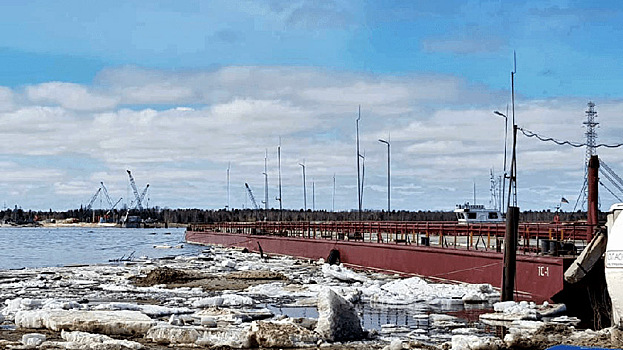 В одном из поселков на Ямале начался монтаж моста на плавучих опорах