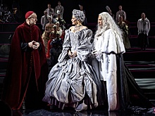 Три мушкетера танцуют и поют в спектакле Театра Моссовета