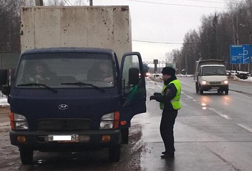 В Кирова проходят рейды по пресечению нарушений при перевозке пассажиров и грузов автомобильным транспортом