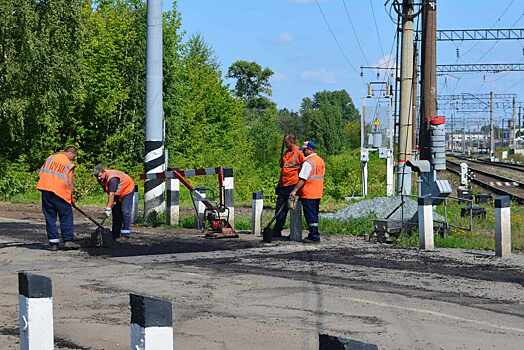 В 2025 году кировские железнодорожники обновят 54 переезда