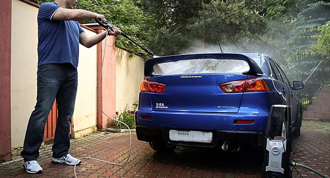 Как правильно мыть машину летом