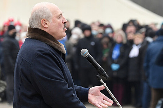 Лукашенко обвинил НАТО в "наглом" стягивании войск к границам Белоруссии