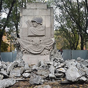 «Так хочет народ». Глава МИД Польши объяснил, почему в стране сносят памятники советским солдатам