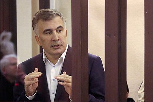 Саакашвили ограничили в курении электронных сигарет