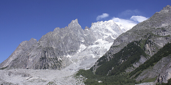 Останки пропавшего 37 лет назад альпиниста нашли в тающем льду