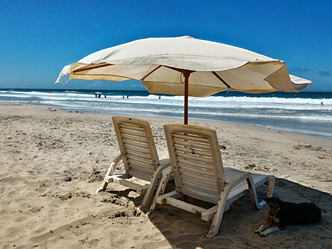 В Крыму туристам продают тень на пляже за 150 рублей