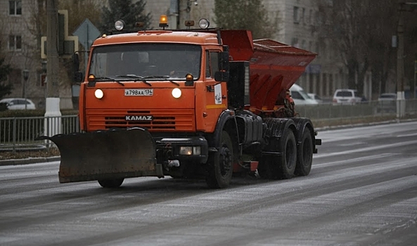 Для обработки волгоградских трасс израсходовали 2000 тонн реагентов