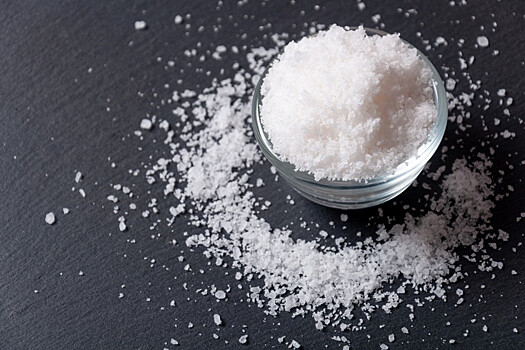 Что будет, если перестать есть соль? В чём опасность соли в блюдах?