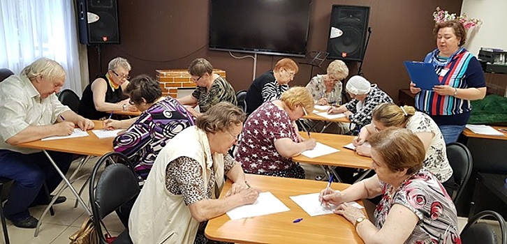 Жители Дмитровского района приняли участие в образовательной акции «Пишем, как слышим?»