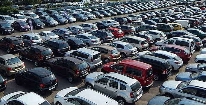 Клиенты дилеров ушли на вторичку: россияне все чаще берут подержанные авто