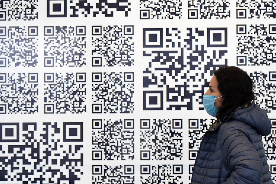 Ведущие на сайт с наркотиками QR-коды у памятника Кобзону в Москве ликвидировали