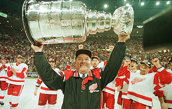 Лучший тренер в истории НХЛ. Скотти Боумэну 85 лет