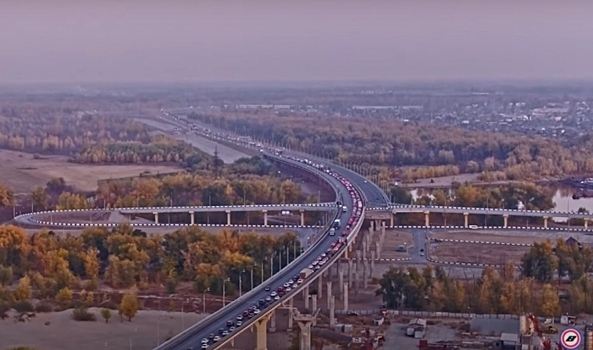 Многокилометровую пробку на мосту в Волгограде сняли на видео