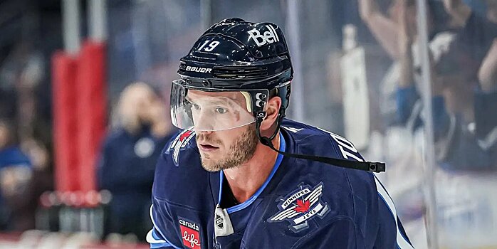 Тэйвс набрал первое очко после возвращения в НХЛ. Форвард «Виннипега» сделал передачу в игре с «Айлендерс»