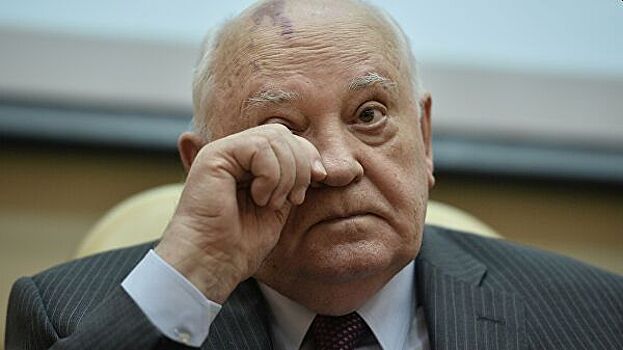 Горбачев призвал требовать сокращения ядерного оружия