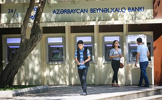 Азербайджанский манат преподал мастер-класс российскому рублю. А заодно и министрам