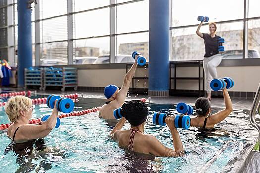 Фитнес-эксперт дал советы по тренировкам в жару