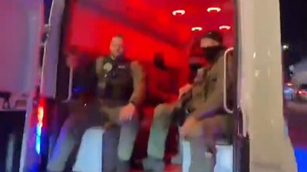 Автозак с Мадуро прокатили по Нью-Йорку с открытыми дверьми на потеху горожанам