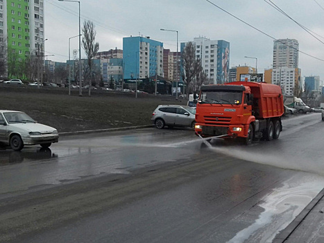 Самарские улицы начали мыть с шампунем