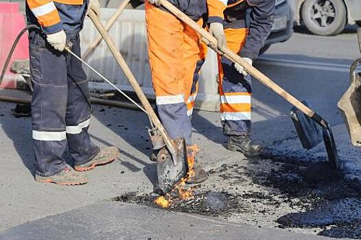 В Нижнем Новгороде дорожники замуровали единственный вход в дом местной жительницы