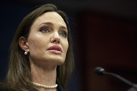 Джоли подала иск против Питта о домашнем насилии