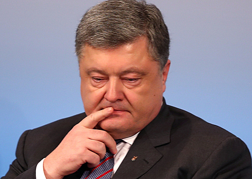 Порошенко разрешил блокировать сайты на Украине