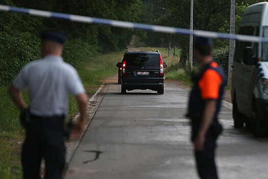 Разводной мост в Бельгии перевернул машину с семьей внутри