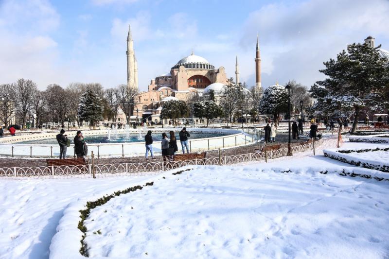 Циклон из России принесет майский снегопад в Турцию