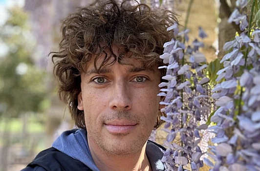 Максим Галкин* поделился редкими совместными фото с Аллой и детьми