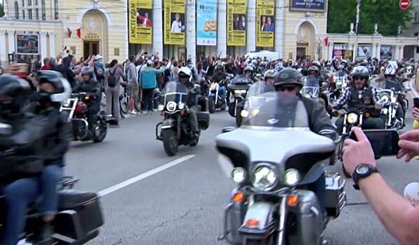 Тысячи байкеров приняли участие в крупнейшем мотопробеге в Воронеже