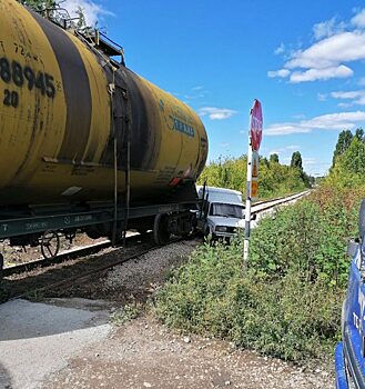Водитель «пирожка» угодил под поезд в Саратовской области