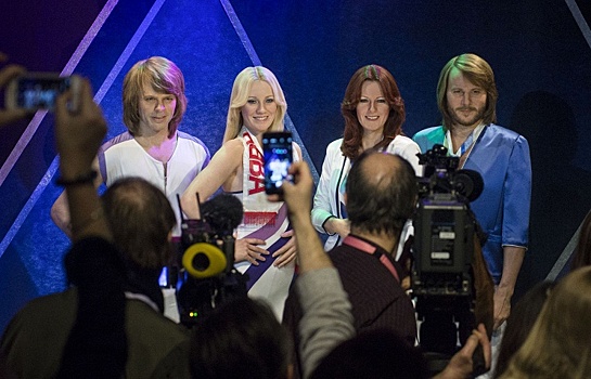 ABBA впервые за 8 лет собралась вместе на премьере нового шоу