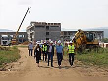 Прокурор Забайкалья проверил ход строительства школы в Засопке