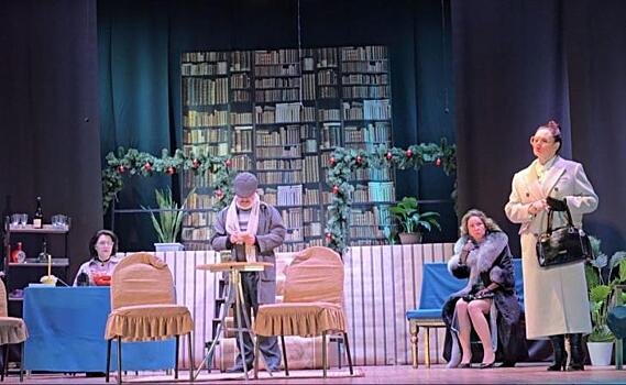 Спектакль «Ищите женщину» показали в Курской области