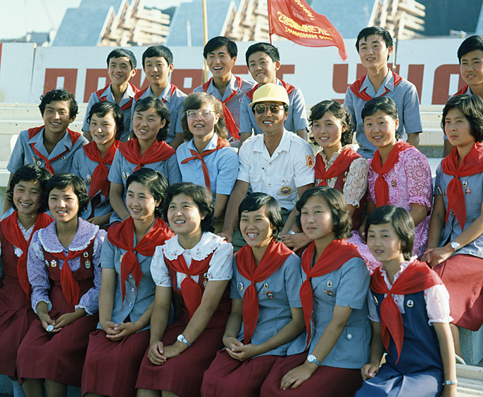 Всесоюзный пионерский лагерь ЦК ВЛКСМ "Океан". Пионеры из Корейской Народно-Демократической Республики во время отдыха в лагере на берегу бухты Емар Уссурийского залива, 1986 год