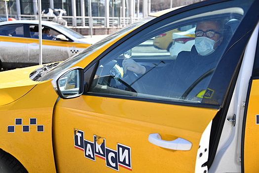 Пассажир подрался с таксистом в Москве