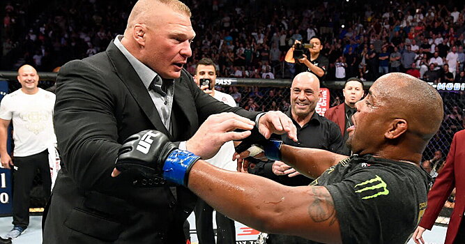 «Каземиро решил, что он Брок Леснар из UFC. За то, как он душил Хьюза, его следует арестовать». Агбонлахор об удалении хавбека «МЮ»
