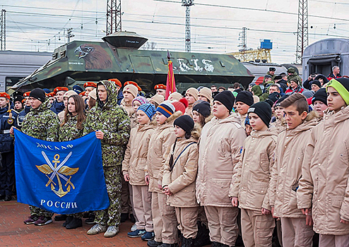 В Белгороде восторженно встретили артистов ЦДРА — участников военно-патриотической акции «Сирийский перелом»