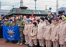 В Белгороде восторженно встретили артистов ЦДРА — участников военно-патриотической акции «Сирийский перелом»