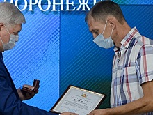 Губернатор Воронежской области наградил граждан, оказавших помощь раненым после взрыва автобуса