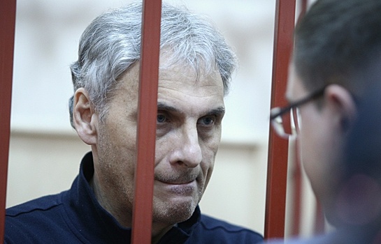 Суд отказался снять арест со счетов экс-главы Сахалина