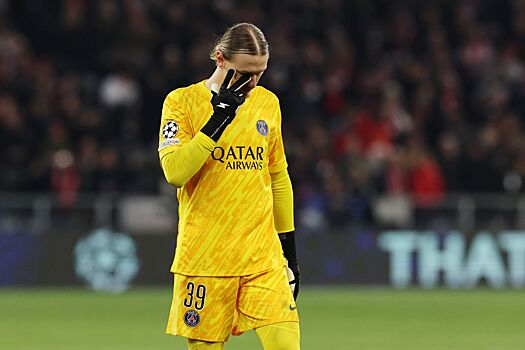 Во Франции Сафонова разносят за ошибку в Лиге чемпионов