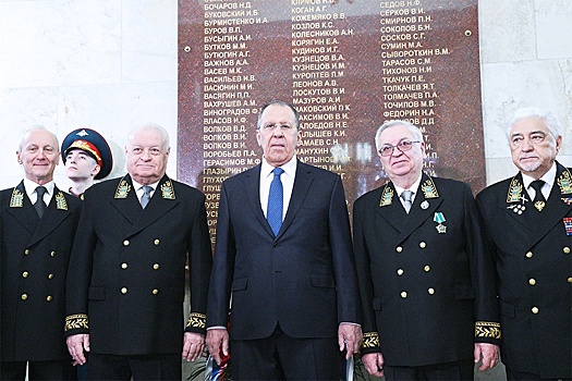 Руководство МИД РФ в День дипломата почтило память своих выдающихся коллег