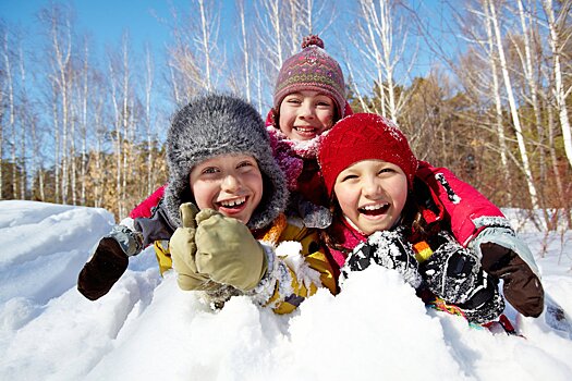 10 детских лагерей на зимние каникулы, которые точно понравятся детям