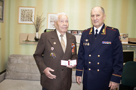 Начальник Управления на транспорте МВД России по Северо-Кавказскому федеральному округу поздравил ветерана  с Днем сотрудника органов внутренних дел Российской Федерации