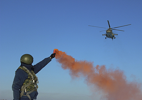 В Хабаровском крае экипажи Ми-8АМТШ Восточного военного округа отработали спасение пострадавших летчиков