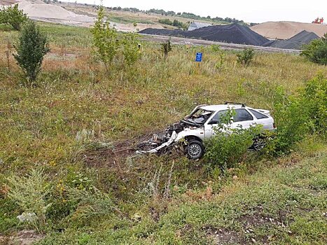 Renault Sandero влетела в КамАЗ на татищевской трассе