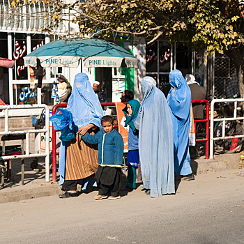 Как в Афганистане живут люди "третьего пола"