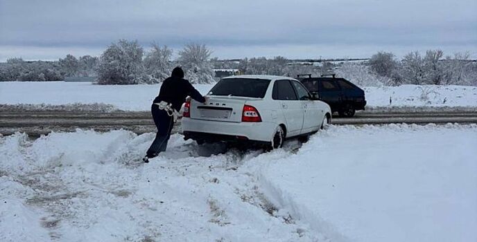 Сотрудники донской Госавтоинспекции оказывают помощь на дорогах региона