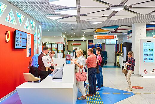 Сотрудники центров госуслуг «Мои документы» обучили цифровой грамотности свыше 10 тысяч горожан